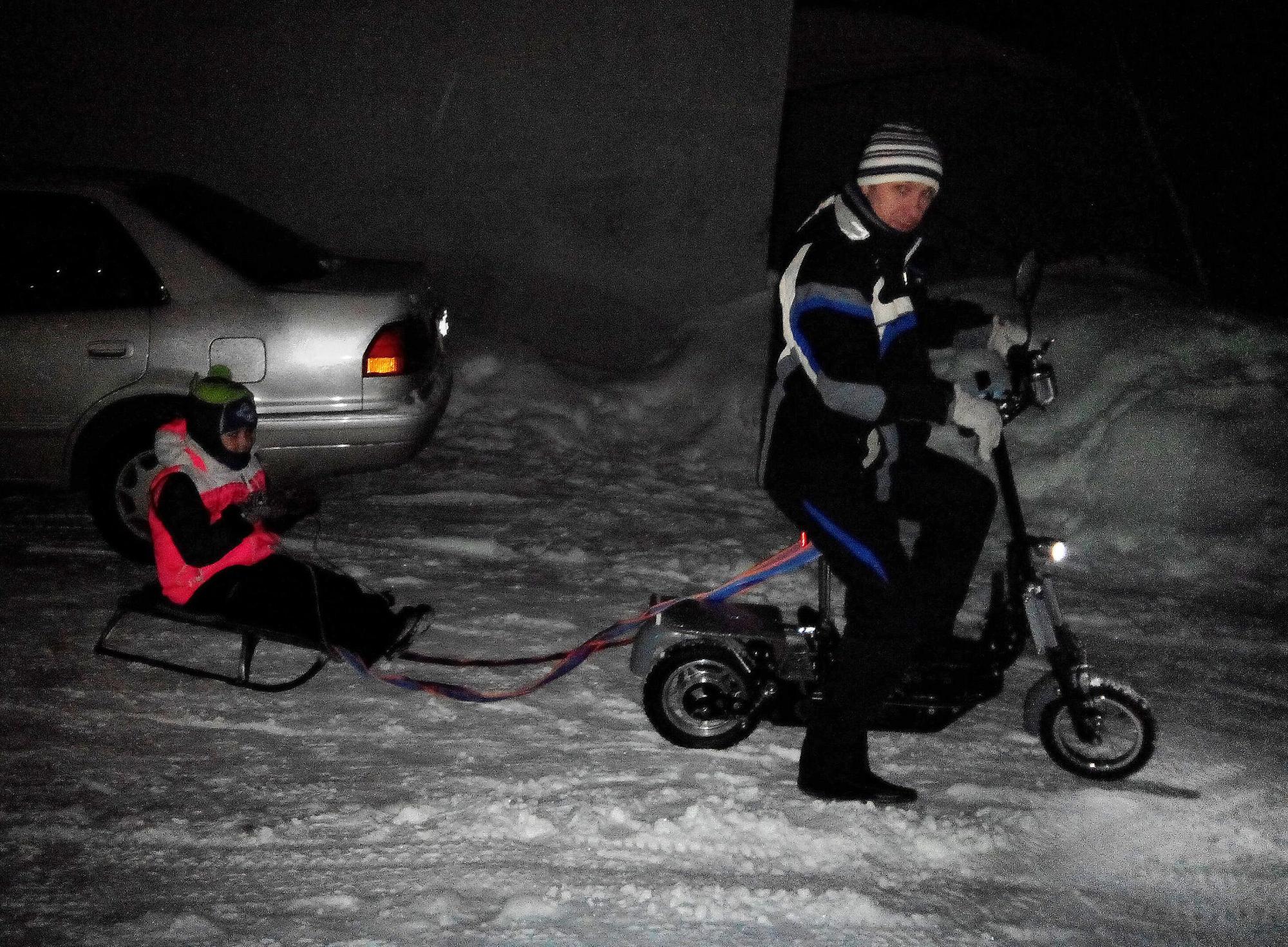 Ездят ли на электросамокате зимой. Электросамокат самокат зимний. Ездят ли на электросамокате зимой. Зимние электросамокаты. Зимний электросамокат зимний.